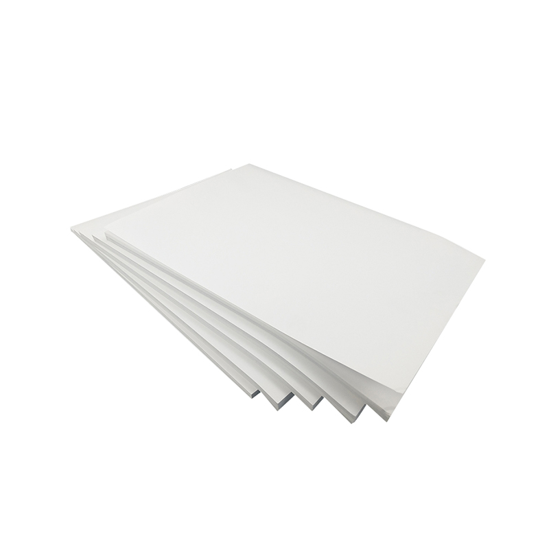 DCR pad fehér háttér